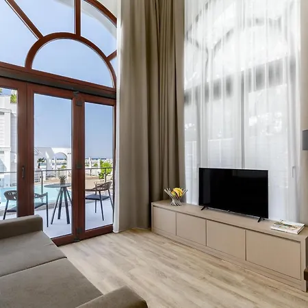 Diverso Platamon, Luxury & מלון