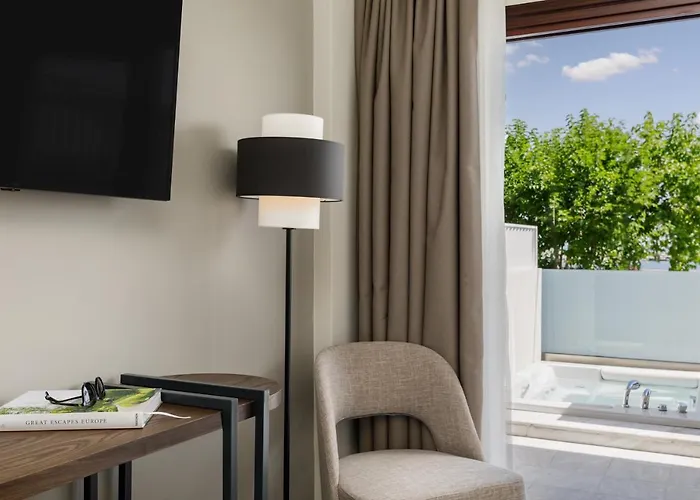 Diverso Platamon, Luxury & فندق بلاتامونيس