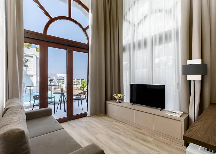 Diverso Platamon, Luxury & Hotel